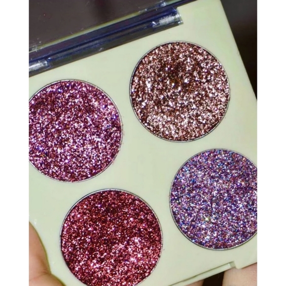 2/$20! Pixi Glittery Eye Quad - Rose Bronze - Picture 3 of 12